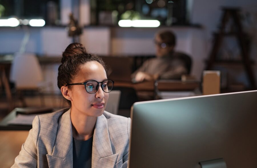 Female analyst working with online data