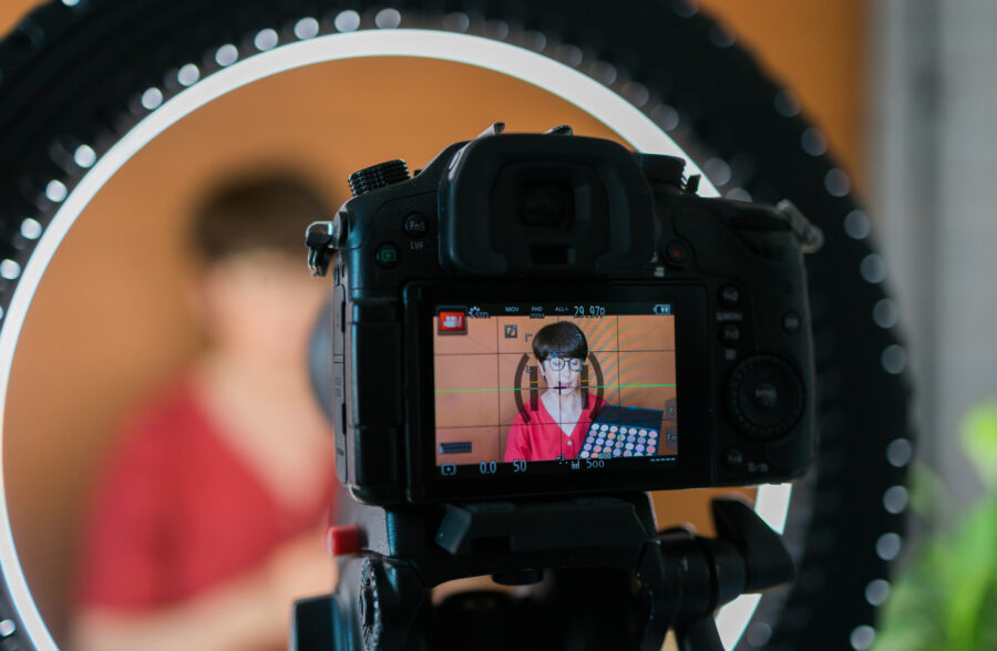 El Algoritmo de YouTube en 2025: La Guía Definitiva para Aumentar tu Alcance Orgánico